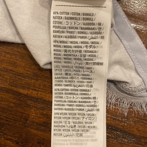 Abercrombie & Fitch Grey Lace & Sequins Short Sleeve Top w/ Frayed Edges Sz M - Picture 10 of 12